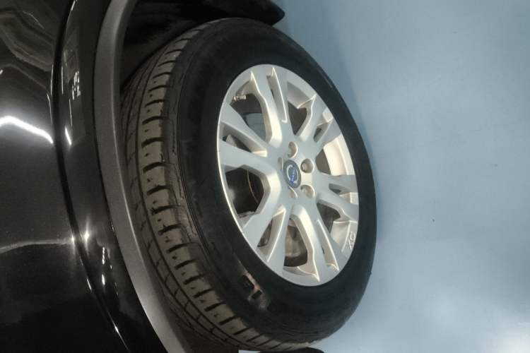 Used Volvo XC Classic 2014 T5 Luxury Edition Exterior 7