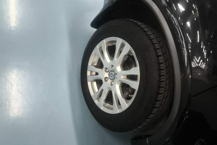 Used Volvo XC Classic 2014 T5 Luxury Edition Exterior 8