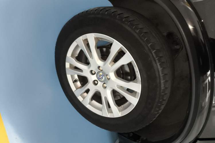 Used Volvo XC Classic 2014 T5 Luxury Edition Exterior 8