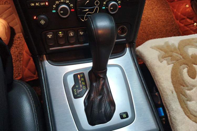 Used Volvo XC Classic 2014 T5 Luxury Edition Gear Lever
