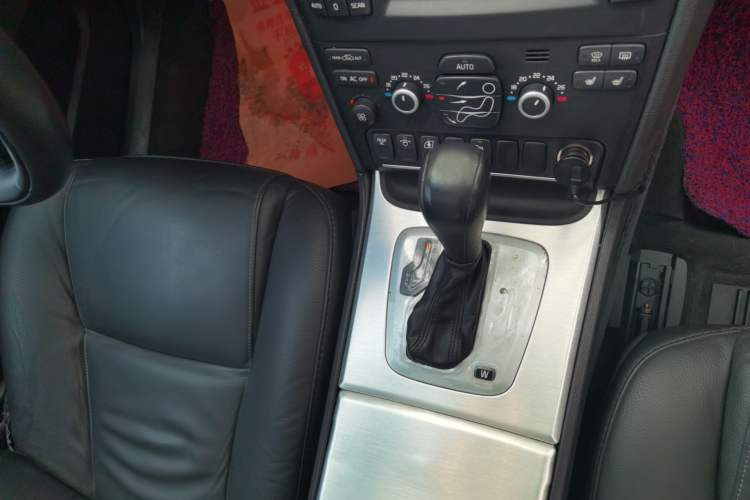 Used Volvo XC Classic 2014 T5 Luxury Edition Gear Lever