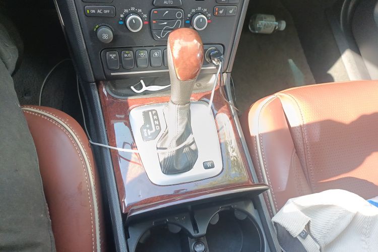 Used Volvo XC Classic 2014 T5 Executive Edition Gear Lever