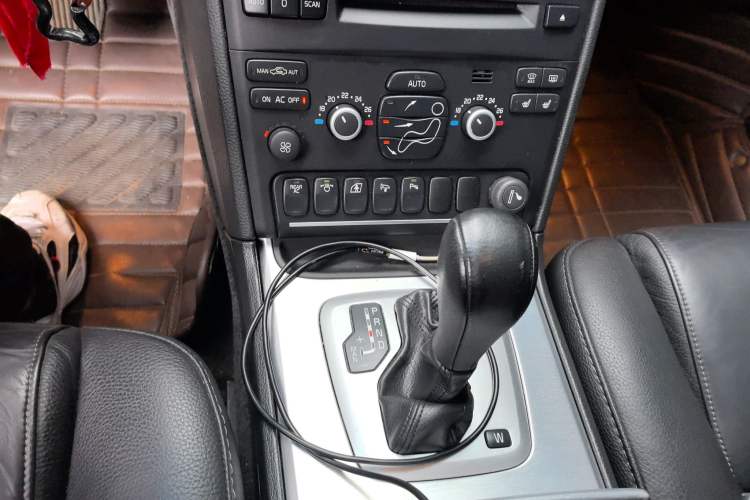 Used Volvo XC Classic 2014 T5 Luxury Edition Gear Lever