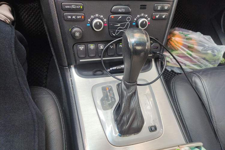 Used Volvo XC Classic 2014 T5 Luxury Edition Gear Lever