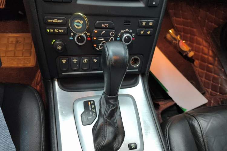 Used Volvo XC Classic 2014 T5 Luxury Edition Gear Lever
