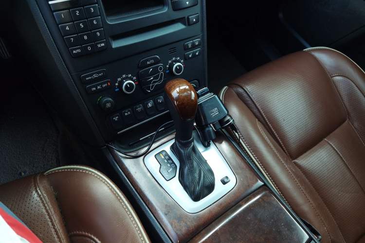 Used Volvo XC Classic 2014 T5 Executive Edition Gear Lever