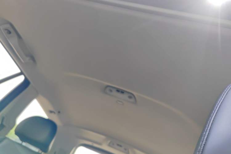 Used Volvo XC Classic 2014 T5 Luxury Edition Headliner