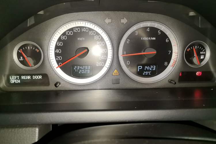 Used Volvo XC Classic 2014 T5 Luxury Edition Instrument Cluster
