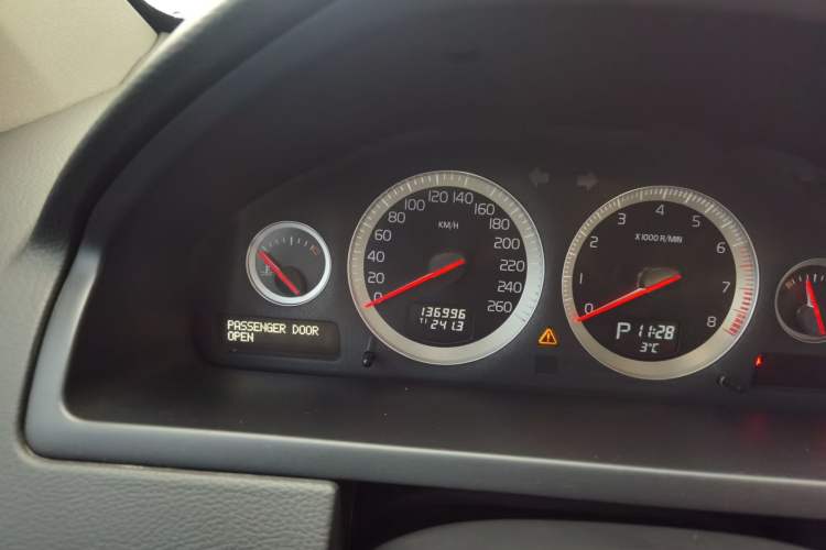 Used Volvo XC Classic 2014 T5 Luxury Edition Instrument Cluster