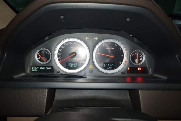 Used Volvo XC Classic 2014 T5 Luxury Edition Instrument Cluster