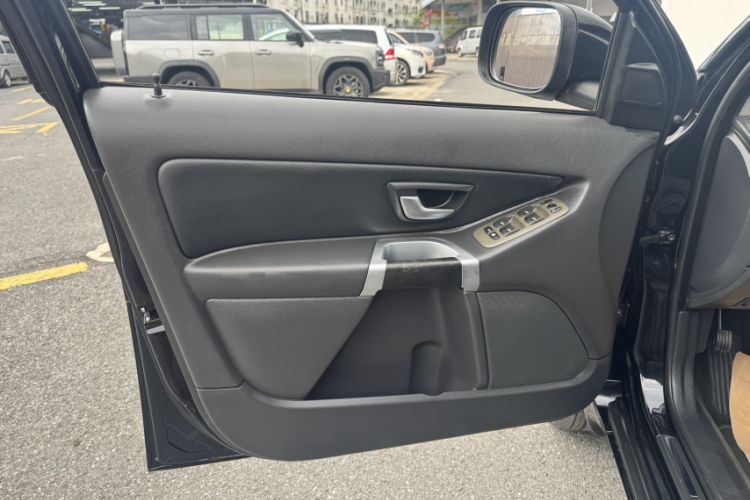 Used Volvo XC Classic 2014 T5 Luxury Edition Interior 5