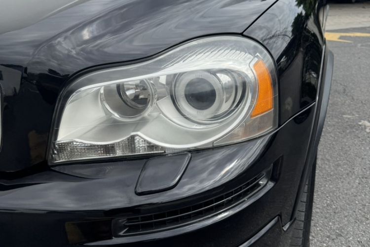 Used Volvo XC Classic 2014 T5 Luxury Edition Left Front Headlight