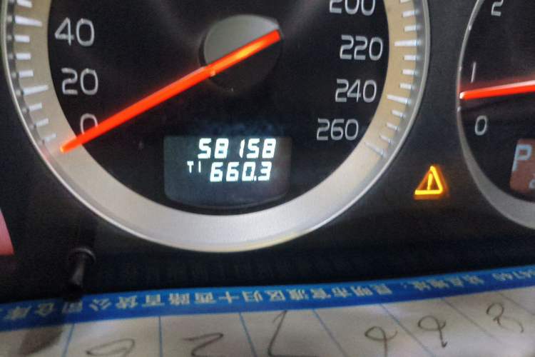 Used Volvo XC Classic 2014 T5 Luxury Edition Odometer Close Up