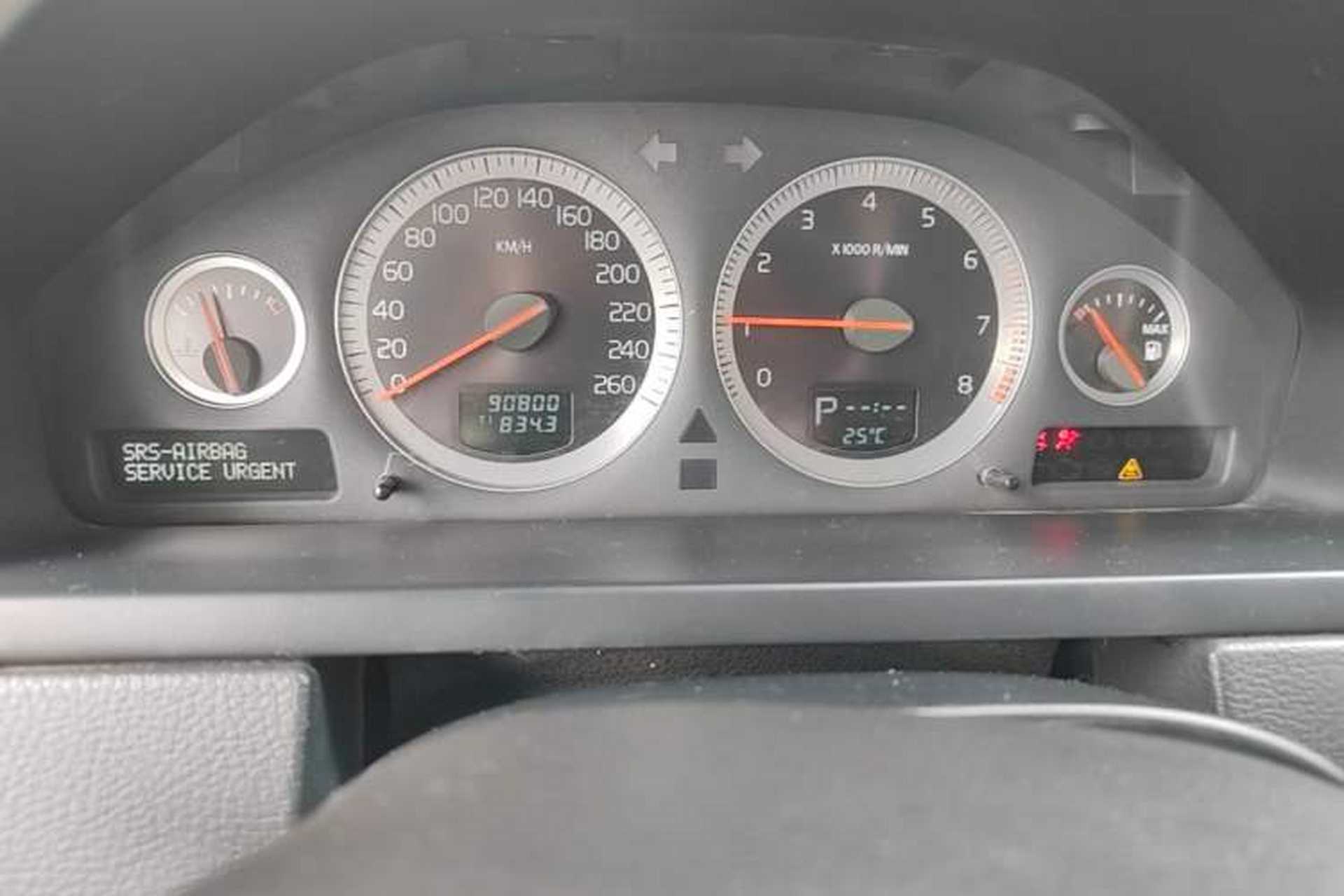 Used Volvo XC Classic 2014 T5 Luxury Edition Odometer Close Up