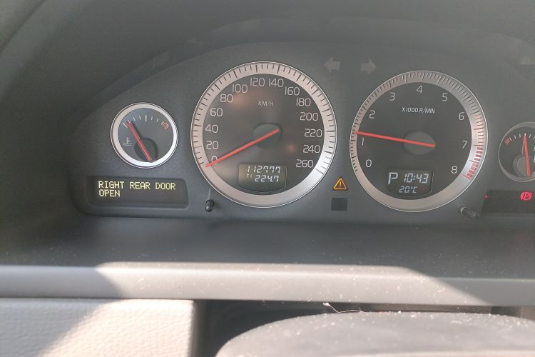 Used Volvo XC Classic 2014 T5 Executive Edition Odometer Close Up