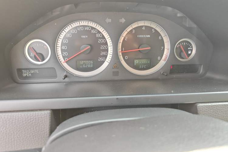 Used Volvo XC Classic 2014 T5 Luxury Edition Odometer Close Up