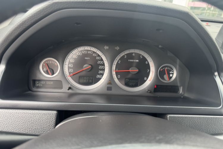 Used Volvo XC Classic 2014 T5 Luxury Edition Odometer Close Up
