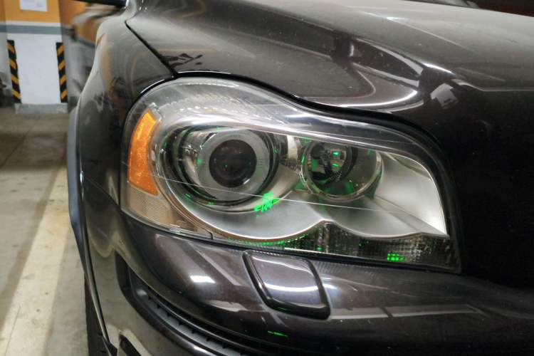 Used Volvo XC Classic 2014 T5 Luxury Edition Right Front Headlight