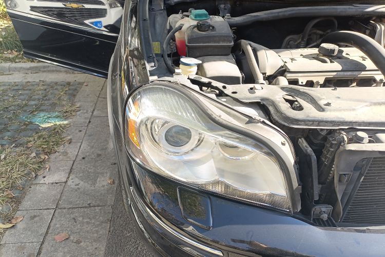 Used Volvo XC Classic 2014 T5 Executive Edition Right Front Headlight