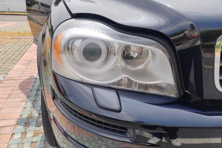 Used Volvo XC Classic 2014 T5 Luxury Edition Right Front Headlight