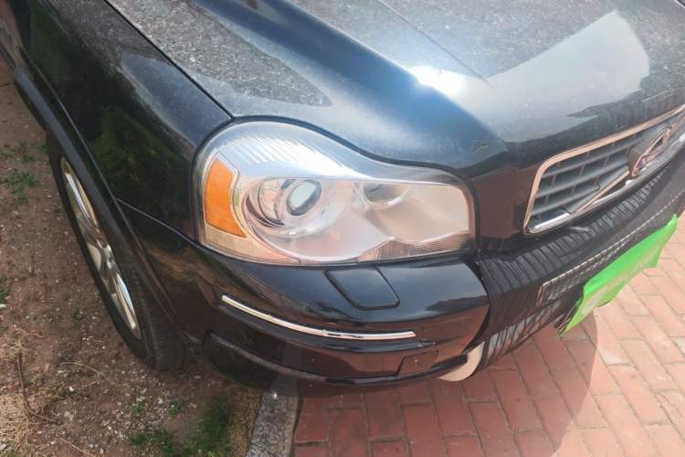 Used Volvo XC Classic  Right Front Headlight