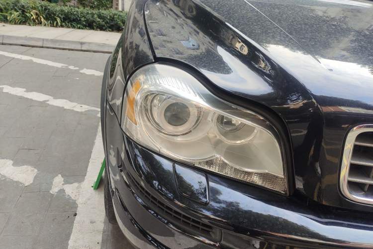 Used Volvo XC Classic 2014 T5 Luxury Edition Right Front Headlight