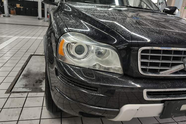 Used Volvo XC Classic 2014 T5 Luxury Edition Right Front Headlight