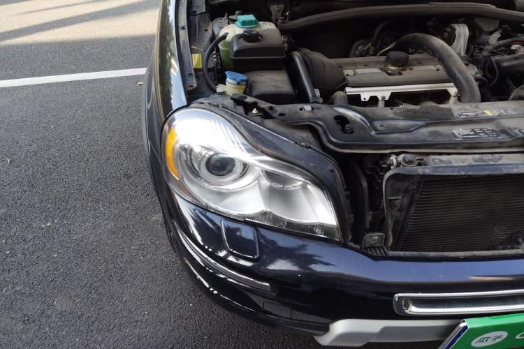 Used Volvo XC Classic 2014 T5 Executive Edition Right Front Headlight