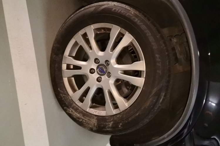 Used Volvo XC Classic 2014 T5 Luxury Edition Right Front Wheel Hub