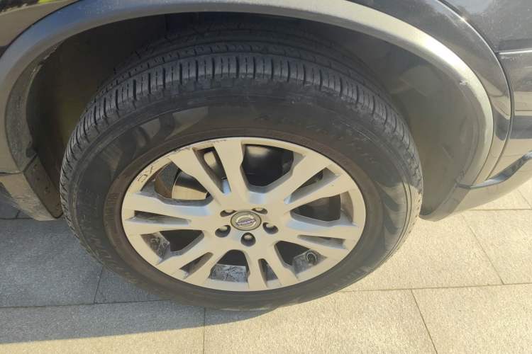 Used Volvo XC Classic 2014 T5 Luxury Edition Right Front Wheel Hub