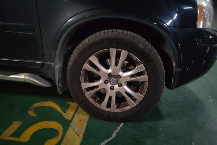Used Volvo XC Classic 2014 T5 Luxury Edition Right Front Wheel Hub