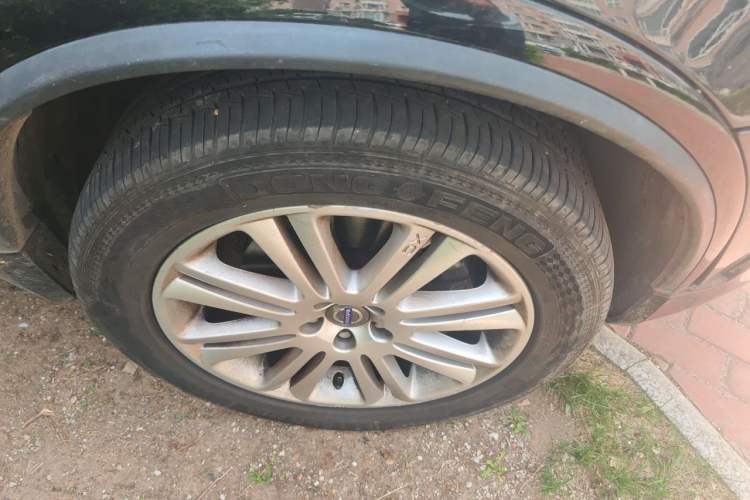 Used Volvo XC Classic  Right Front Wheel Hub
