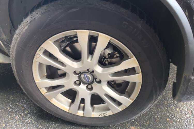 Used Volvo XC Classic 2014 T5 Luxury Edition Right Front Wheel Hub