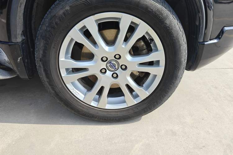 Used Volvo XC Classic 2014 T5 Luxury Edition Right Front Wheel Hub