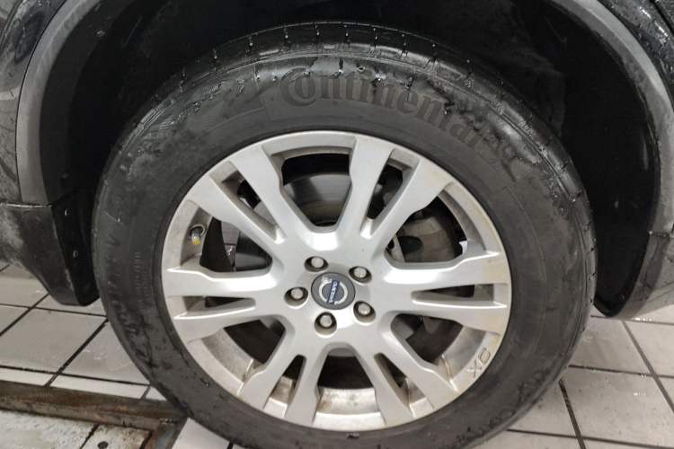 Used Volvo XC Classic 2014 T5 Luxury Edition Right Front Wheel Hub