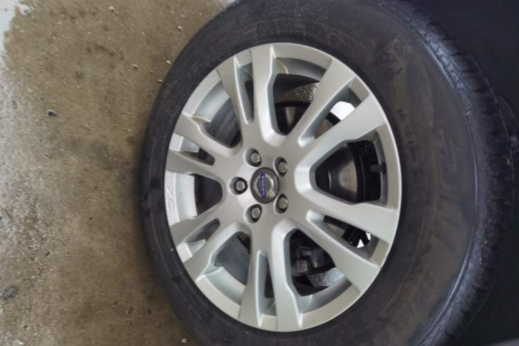 Used Volvo XC Classic 2014 T5 Luxury Edition Right Rear Wheel Hub
