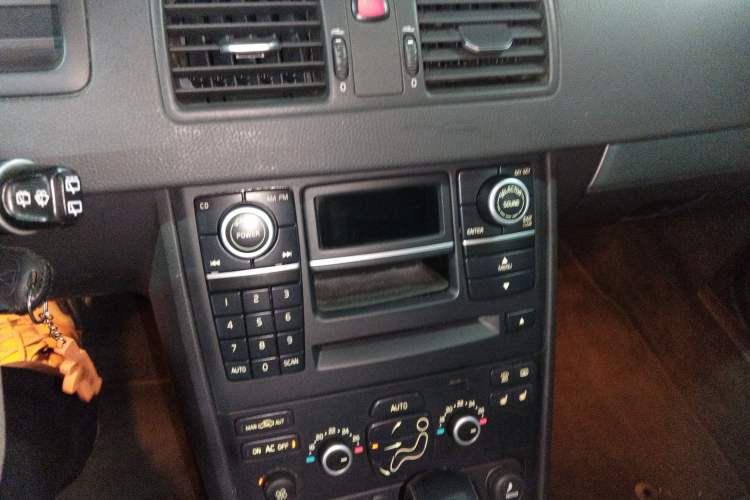 Used Volvo XC Classic 2014 T5 Luxury Edition Audio And AC Panel