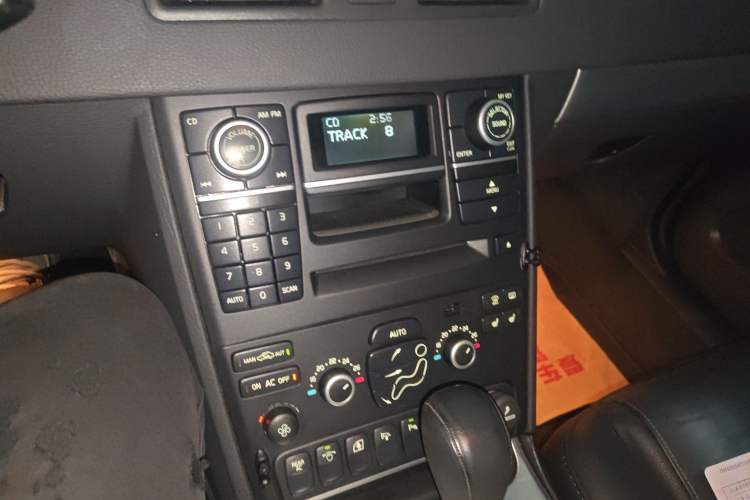 Used Volvo XC Classic 2014 T5 Luxury Edition Audio And AC Panel
