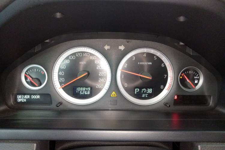 Used Volvo XC Classic 2014 T5 Luxury Edition Instrument Cluster