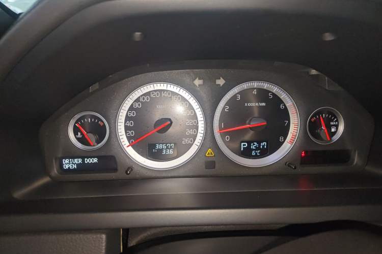 Used Volvo XC Classic 2014 T5 Luxury Edition Instrument Cluster