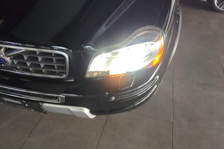 Used Volvo XC Classic 2014 T5 Luxury Edition Left Front Headlight