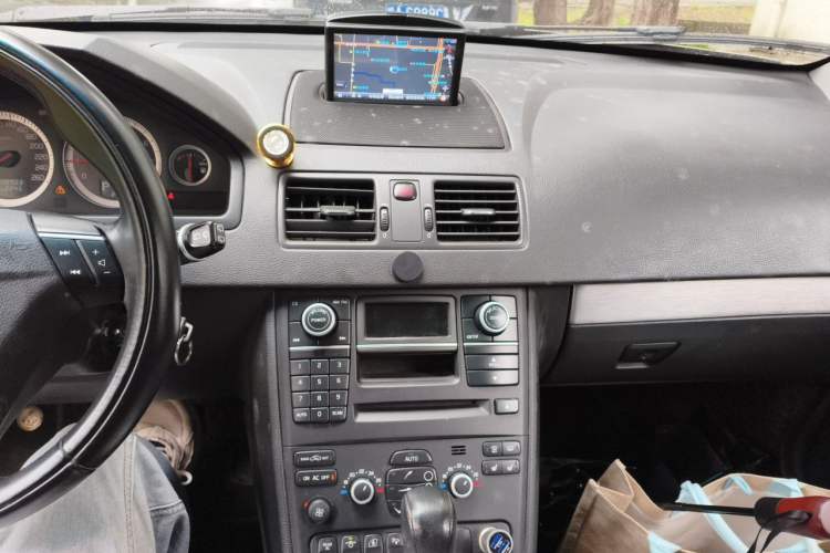 Used Volvo XC Classic 2014 T5 Luxury Edition Audio And AC Panel