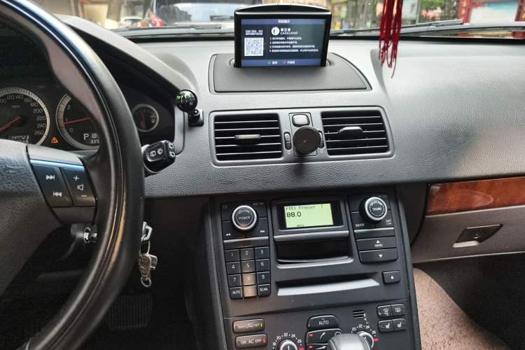 Used Volvo XC Classic 2014 T5 Executive Edition Audio And AC Panel