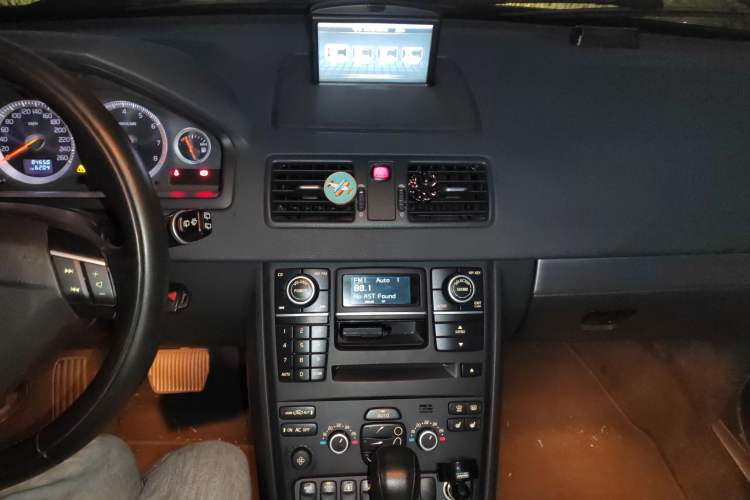 Used Volvo XC Classic 2014 T5 Luxury Edition Audio And AC Panel