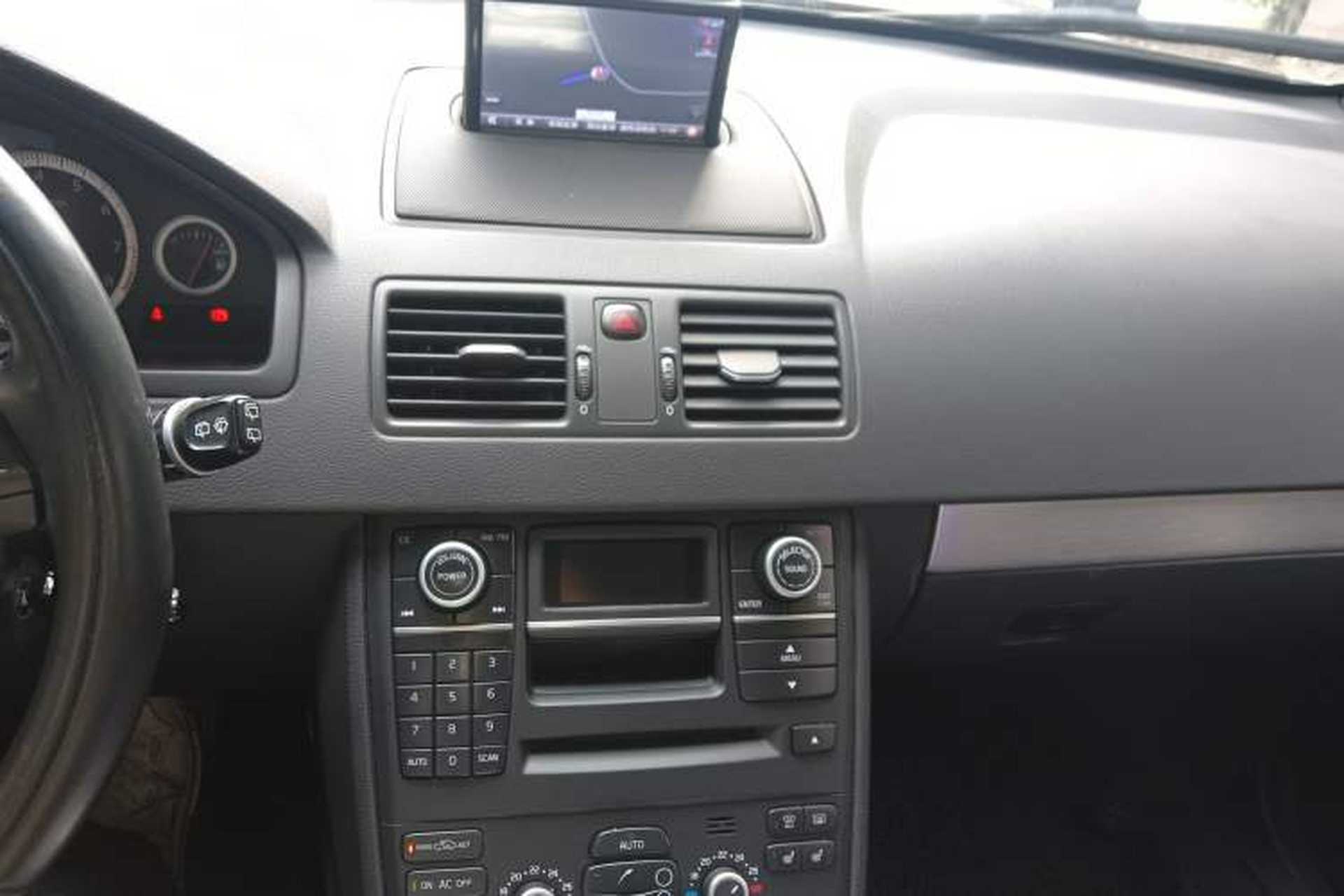 Used Volvo XC Classic 2014 T5 Luxury Edition Audio And AC Panel