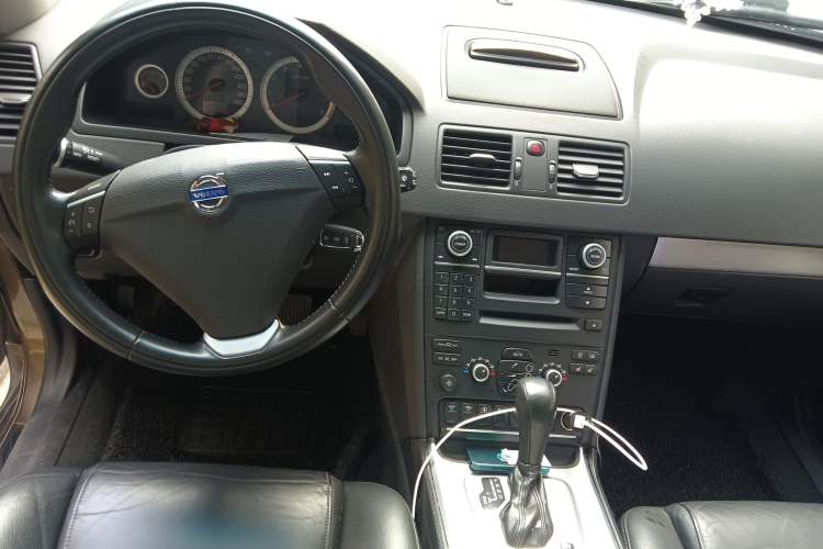 Used Volvo XC Classic 2014 T5 Luxury Edition Center Console
