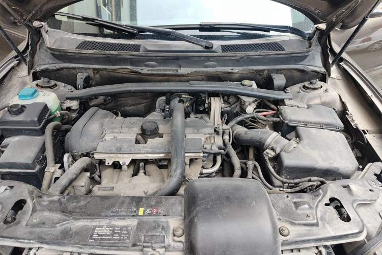 Used Volvo XC Classic 2014 T5 Luxury Edition Engine Bay