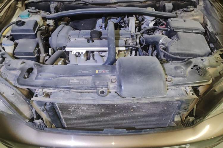 Used Volvo XC Classic 2014 T5 Luxury Edition Engine Bay