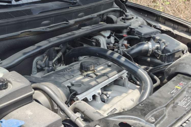 Used Volvo XC Classic 2014 T5 Luxury Edition Engine Bay