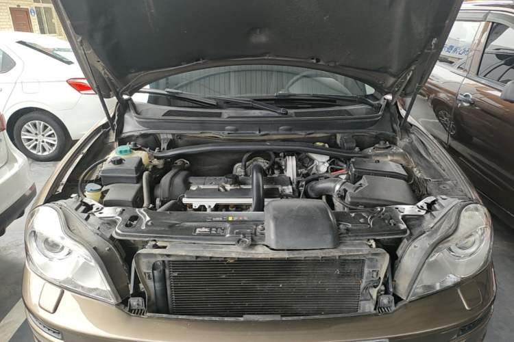 Used Volvo XC Classic 2014 T5 Luxury Edition Engine Bay